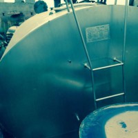 食品厂低价出售4台95GL型直冷式不锈钢奶罐