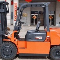 公司面向全国常年工程机械（叉车、挖掘机）