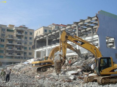 本公司常年承接厂房拆迁